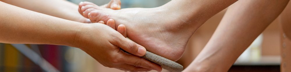 Pielęgnacja i masaż stóp – sposób na zmniejszenie bólu i napięcia