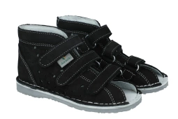 Kapcie Danielki czarne dziecięce obuwie zmienne