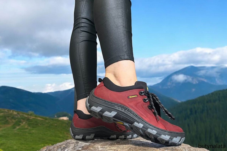 Buty trekkingowe niskie Krisbut 5648 czerwony skórzane do kostki