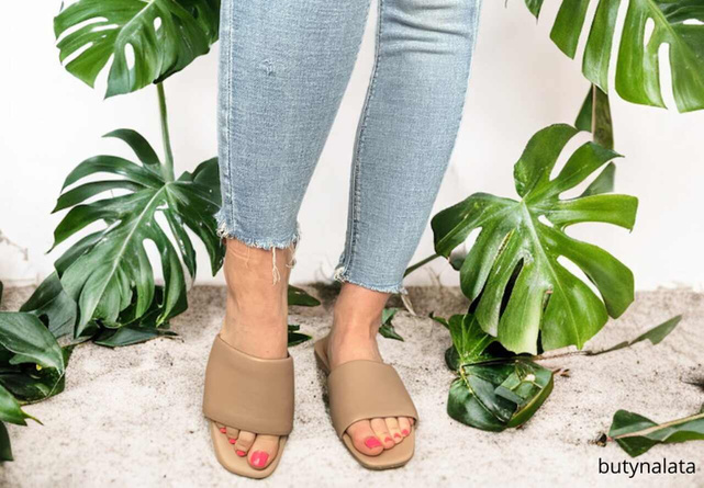 Ryłko klapki damskie 0AGH2_V płaska podeszwa beżowe klapki damskie ze skóry